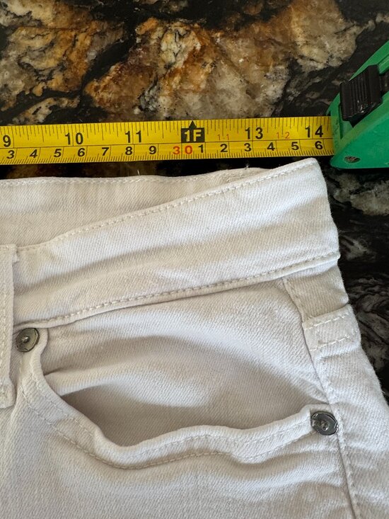 Joe's Jeans White Shorts- size 26 - Picture 10 of 10